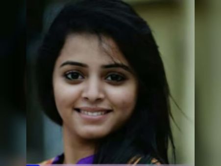 கோவிலுக்கு சென்றபோது கார் விபத்து: டிவி நடிகர், நடிகை பலி