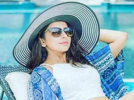 ரசிகரின் கன்னத்தில் ஓங்கி ஒரு அறைவிட்ட நடிகை ரகுல் ப்ரீத் சிங்: காரணம்...