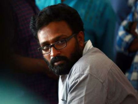 விவேகம் படத்துடன் தரமணியை வெளியிடுவது விவேகமற்ற செயல்: ராம்