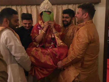 கர்ப்பமாக இருப்பதால் தான் காதலரை அவசரமாக ரகசிய திருமணம் செய்தாரா நடிகை?