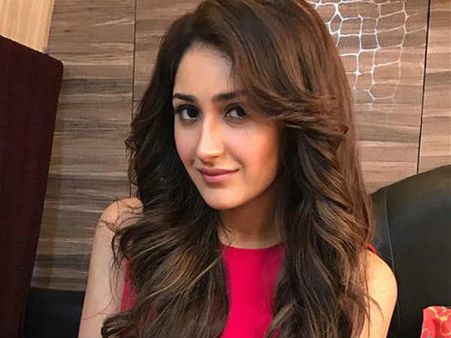 'விஜய் அண்ணா'வுக்கு ராக்கி கட்ட மும்பையில் இருந்து பறந்து வந்த நடிகை