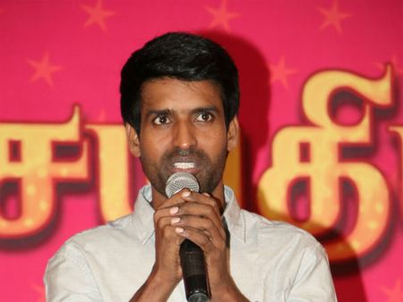 நயன்தாராவுடன் டூயட் பாட ஆசையாத்தான் இருக்கு!- சூரி