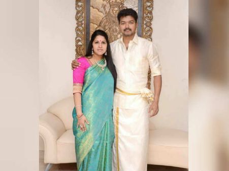 18வது திருமண நாள்: விஜய்க்கு குவியும் வாழ்த்து