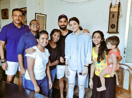 அய்யய்யோ இலங்கையில் அனுஷ்கா: அப்போ 'ஓடிஐ'யில் இந்தியா தோத்துடுமா?