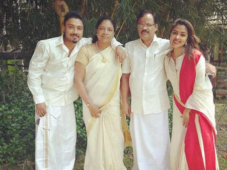 அமலா பால் ஓணம் பண்டிகையை யாருடன், எங்கு கொண்டாடினார் தெரியுமா?