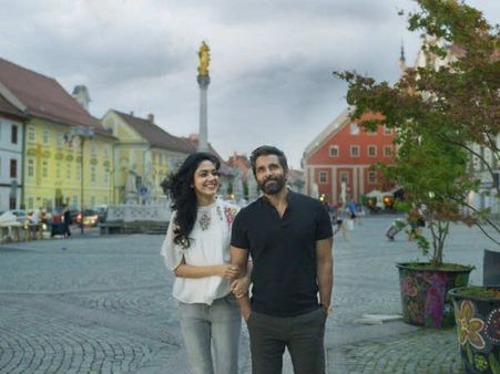 துருக்கியில் துருவ நட்சத்திரம் படக்குழுவுடன் சிக்கியுள்ள கௌதம் மேனன்.. உதவ கோரிக்கை!