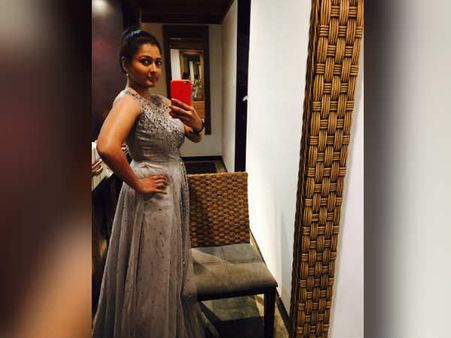 காயத்ரிமா, இருந்தாலும் உனக்கு தைரியம் ஜாஸ்திமா: பாராட்டும் நெட்டிசன்ஸ்