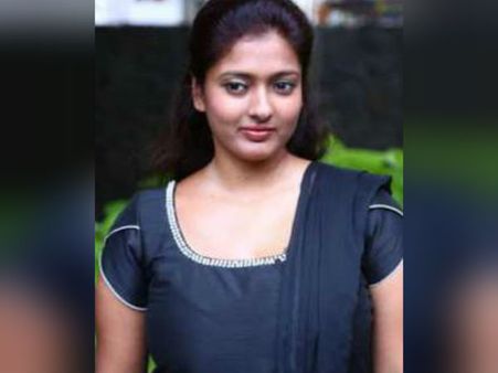 நல்லா கலாய்ங்க, என்ஜாய், உங்களை பார்த்தா கவலையாக இருக்கு: காயத்ரி ரகுராம்