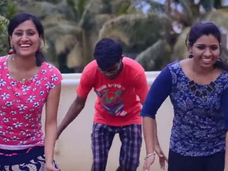 ஜிமிக்கி கம்மல் ஃபீவர் இன்னும் போகலையா? - இதோ அக்மார்க் தமிழ் வெர்சன்!