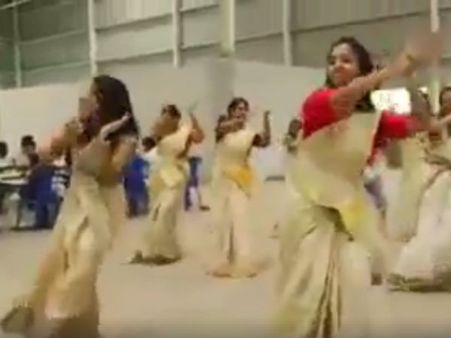 ப்ளூவேல் சேலஞ்சை விடுங்க, ஜிமிக்கி கம்மல் சேலஞ்ச் தெரியுமா?: அதுவும் அந்த வைரல் வீடியோ...