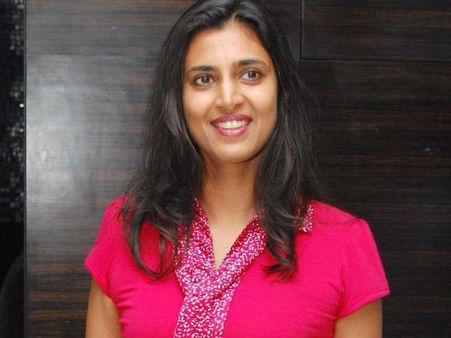 நல்லவேளை கஸ்தூரியின் ட்வீட்டை குஷ்பு பார்க்கவில்லை!