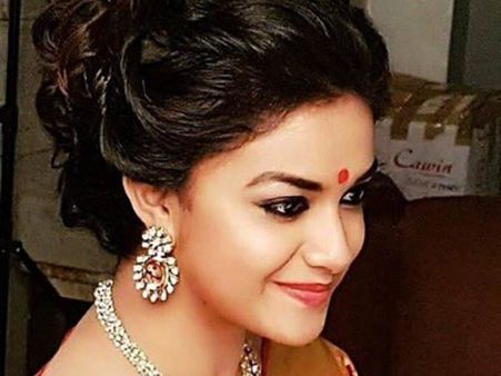 'அது அந்த போட்டோ இல்ல...' - பதறிப்போய் விளக்கமளித்த கீர்த்தி