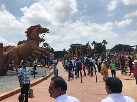 வாய்ப்பை பயன்படுத்திக்கொள்ளலாம்.. மக்களின் பார்வைக்குத் திறந்திருக்கும் 'மகிழ்மதி ராஜ்ஜியம்'!