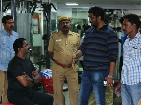 கதையைக் கேட்டதும் பாடலாசிரியராக மாறிய இயக்குநர் சேரன்!