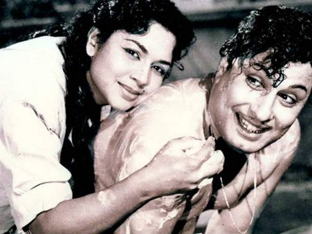 நெஞ்சம் மறப்பதில்லை - 29: எம்.ஜி.ஆருக்கு முதல் பாட்டு... கவிஞர் வாலி பட்ட பாடு!