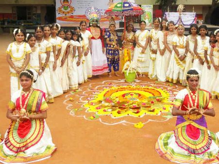 நயன்தாரா, நிவின் பாலி, ராய் லட்சுமி சொல்லும் ஓணம் ஆஷம்சகள்!