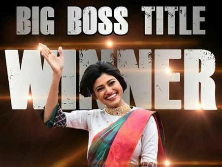 பிக்பாஸ் வீட்டுக்கு ஓவியா ரிட்டர்ன்ஸ்... - எங்க உட்கார்ந்துருகாங்கனு பாருங்க!