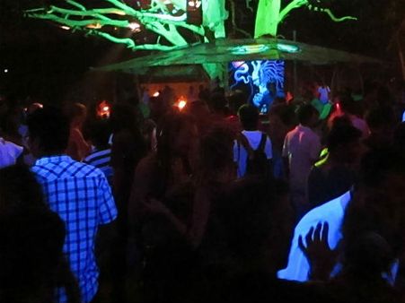 சினிமாக்காரங்க பார்ட்டின்னா தண்ணியடிச்சுட்டு கிசுகிசுப்பாங்க: நடிகர் பரபர பேட்டி