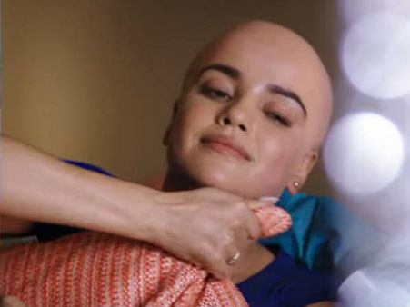 நிஜமாகவே மொட்டை அடித்துக்கொண்ட நடிகை... ஏன்?