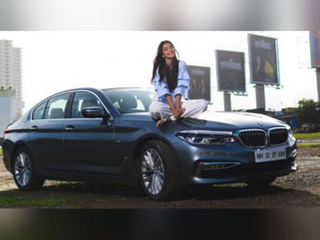 ட்ரீம் கார் வாங்கிட்டேன் - பூஜா ஹெக்டே ஹேப்பி அண்ணாச்சி!