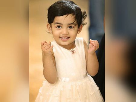 இந்த செல்லக்குட்டி எந்த நடிகரின் மகள் என்று தெரிகிறதா?