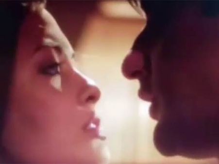 ராகினி எம்எம்எஸ் ரிட்டர்ன்ஸ்: நடிகையின் படுக்கையறை காட்சி கசிந்து வைரல்