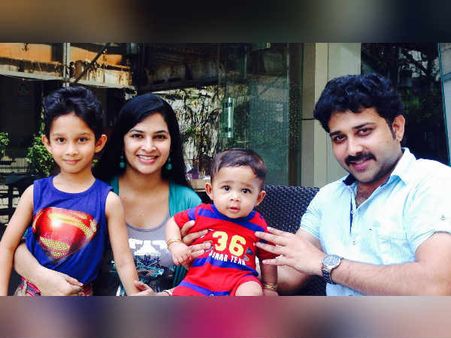 பிக்பாஸ் டைட்டில் வென்ற பிரபல நடிகையின் கணவர்! #BiggbossWinner