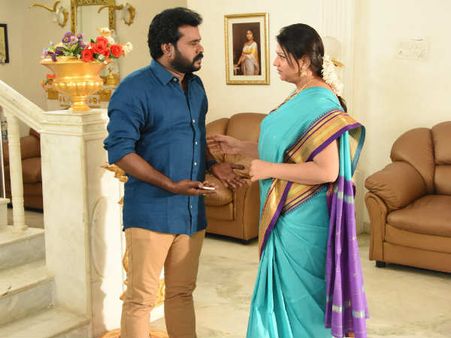 ஒரு அரசியல்வாதி எப்படி இருக்கக் கூடாது என்பதைக் காட்டவே சிவா மனசில புஷ்பா படம்! - வாராகி