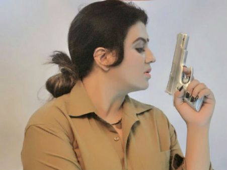 கவர்ச்சி நடிகை சோனா இஸ் பேக்!