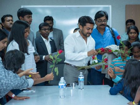 அட்லாண்டாவில் சூர்யா... ஹார்வர்ட் தமிழ் இருக்கைக்கு ரூ 10 லட்சம் நன்கொடை!