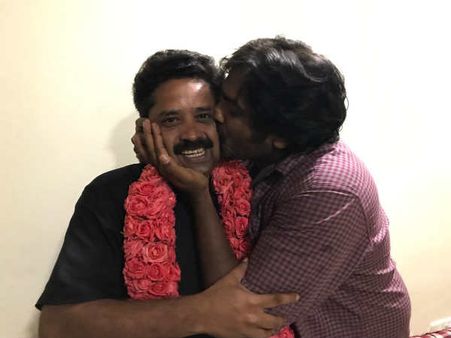 மருத்துவ முத்தம் பழசு இப்ப 'இந்த முத்தம்' தான் லேட்டஸ்ட்