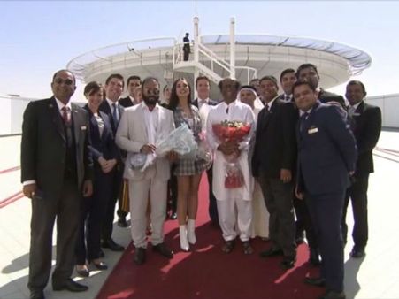 துபாயில் சர்வதேச நிருபர்களுடன் சந்திப்பு... ஹெலிகாப்டரில் பறந்து வந்த ரஜினி மற்றும் 2.0 குழு!