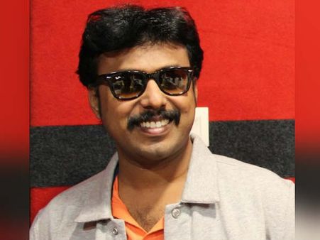 ஸ்மூலில் செமையாக அசத்தும் 'கொஞ்சம் நடிங்க பாஸ்' ஆதவன்!