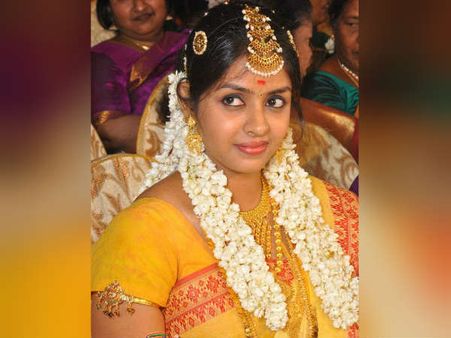 பின்னணிப் பாடகியாக அவதாரமெடுத்த தயாரிப்பாளர் ஏ.எம் ரத்னம் மருமகள்!