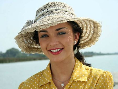 '2.O' நாயகி 'துரையம்மா' இப்போ இந்தி கத்துக்குறாங்களாம்..!