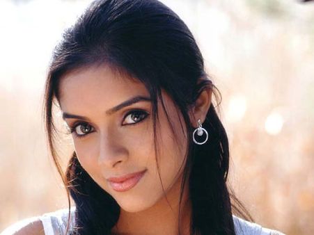 வாவ்வ்... யாருக்குமே கிடைக்காத பர்த்டே கிஃப்ட் அசினுக்கு கிடைச்சிருக்கு..!