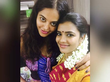 வடசென்னை சூட்டிங் ஸ்பாட்டில் பிந்து மாதவி கொடுத்த சர்ப்ரைஸ்!