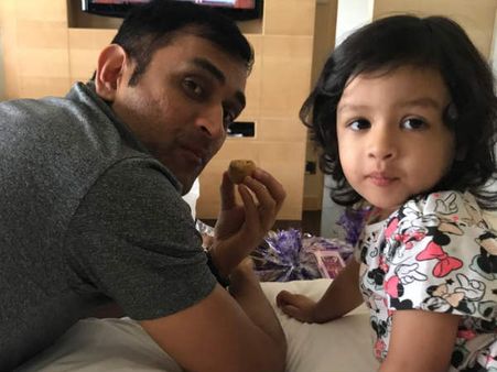 டோணி மகள் பாடும் வீடியோவை பார்த்து இம்பிரஸ் ஆன பிரபல இயக்குனர்