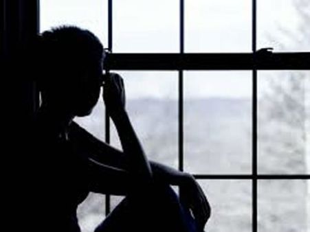 என்னை பாலியல் பலாத்காரம் செய்தார்: பிரபல தயாரிப்பாளர் மீது நடிகை புகார்