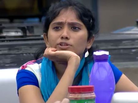 என்னை மறக்க மாட்டீங்களான்னு கேட்ட ஜூலி: வச்சு செஞ்ச மீம்ஸ் கிரியேட்டர்ஸ்