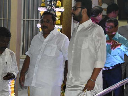 சீயான் மகள் திருமணத்திற்கு அண்ணன் அழகிரி வந்தாக, தம்பி தயா வந்தாக, ஹீரோ அருளு வந்தாக, இன்னும்...