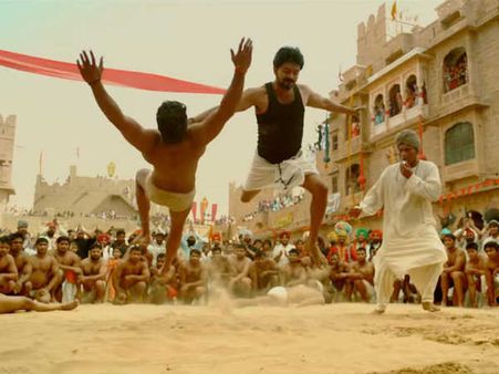 ஷாருக், ஆமிர்கான் படங்களின் பாக்ஸ் ஆபீஸ் ஓப்பனிங்கை உடைத்த 'மெர்சல்'!