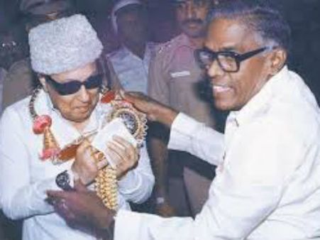 உதவியாளர் அடைந்த உயரம் - ஆர் எம் வீரப்பன்