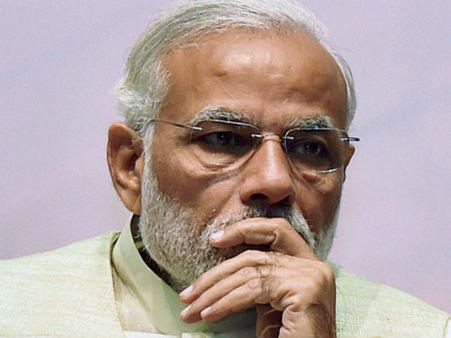 நாடே பேசுது... இன்னும் மோடி மட்டும்தான் பேசல மெர்சல் பத்தி! #MersalVsModi