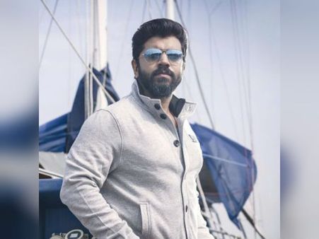 நிவின் பாலி பிறந்தநாளுக்கு இன்ப அதிர்ச்சி கொடுத்த இயக்குநர்!