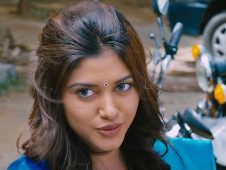 பிக் பாஸ் வீட்டில் ஆரவை பார்த்ததும் ஓவியா என்ன கேட்டார்?