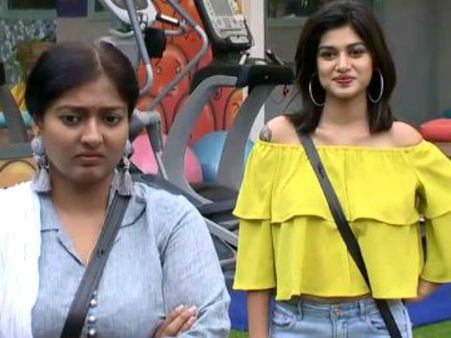 ஓவியாவுக்கு உதவினேன், ஆனாலும் நான் தான் கெட்டவள்னு திட்டுகிறார்கள்: காயத்ரி