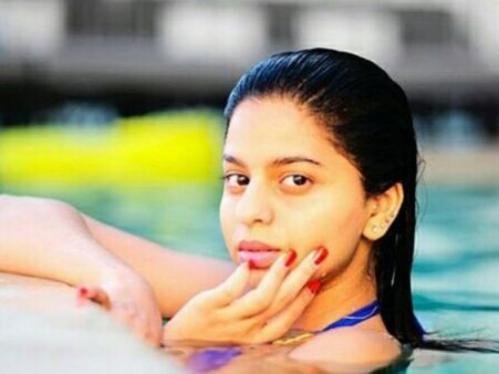 நீச்சல் குளத்தில் நடிகரின் மகள்: தீயாக பரவிய புகைப்படம்