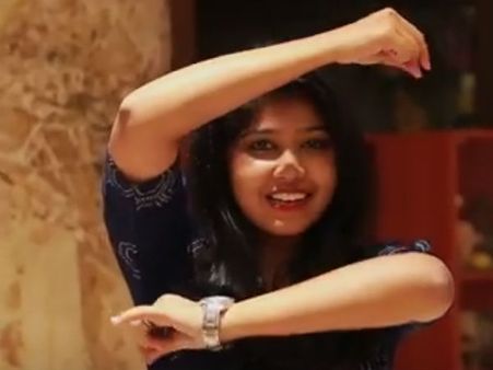 ஜிமிக்கி கம்மல் ஷெரில் சினிமாவுக்கும் வந்தாச்சு... யார் படத்துல தெரியுமா?