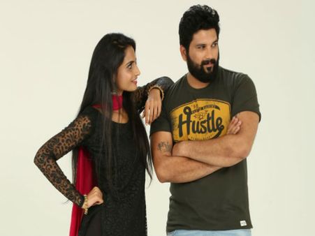 எம்.ஜி.ஆர் பேரன் நடிக்கும் படமா.. டைட்டிலே ட்ரெண்டியா இருக்கே மனோகரா!!!